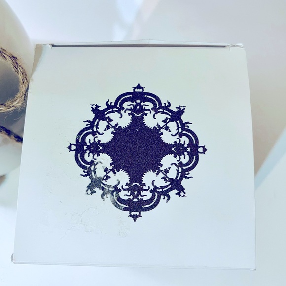 Chateau De Versailles “Trianon 1693” Scented Candle - Picture 7 of 10